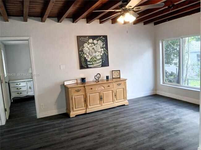 Building Photo - 510 NW 47th St