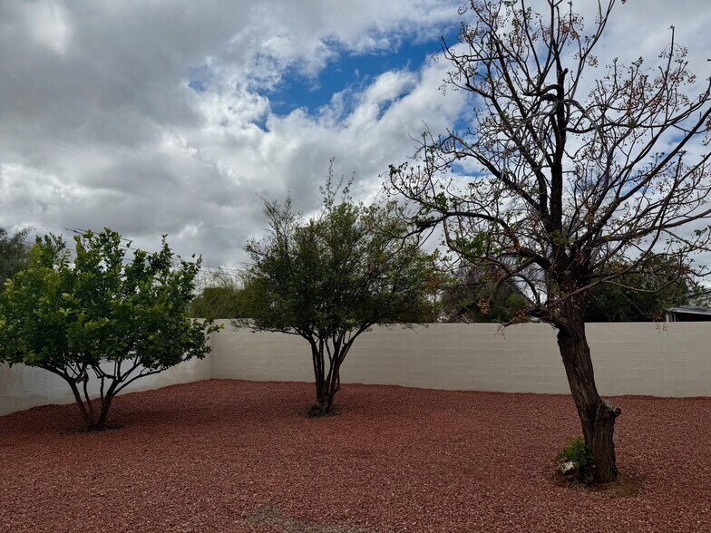 Building Photo - 4634 E Burns St