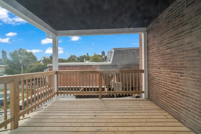 Building Photo - 18 N Main St