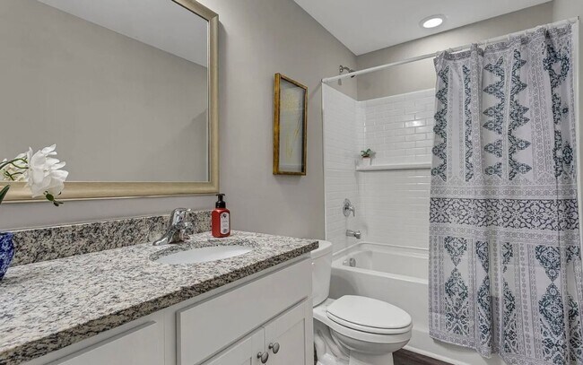 Building Photo - Stunning 3/2.5 Townhome Available Now!