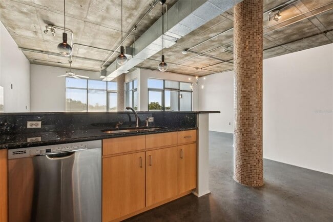 Building Photo - 10 N Summerlin Ave