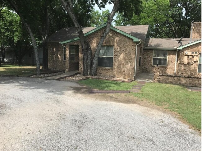 Building Photo - Perfect Rental for Families — Great Location!