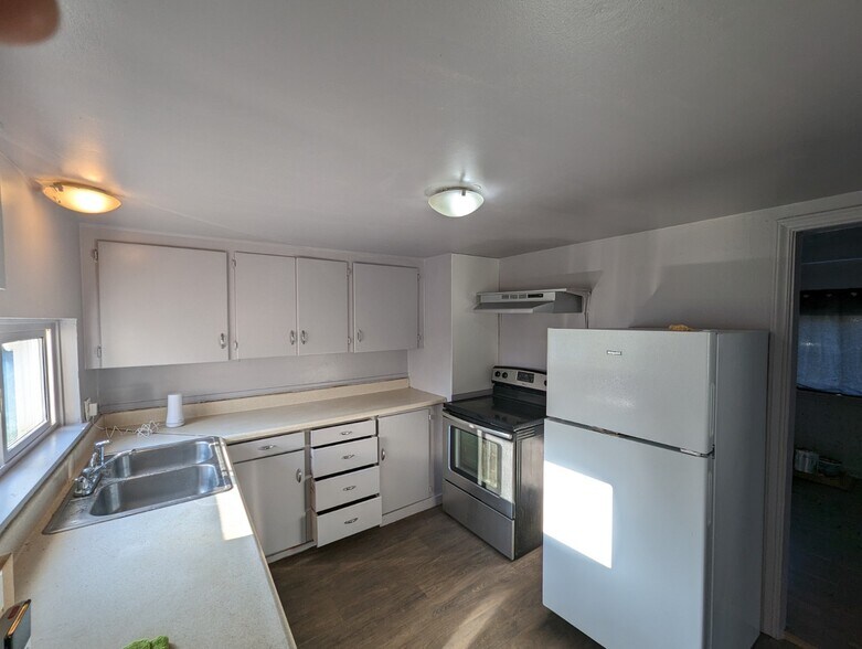 Building Photo - 615 Bridges Ave S