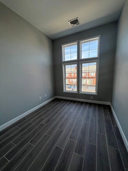 Building Photo - 55 Brighton St