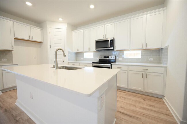 Building Photo - 645 Peace Way