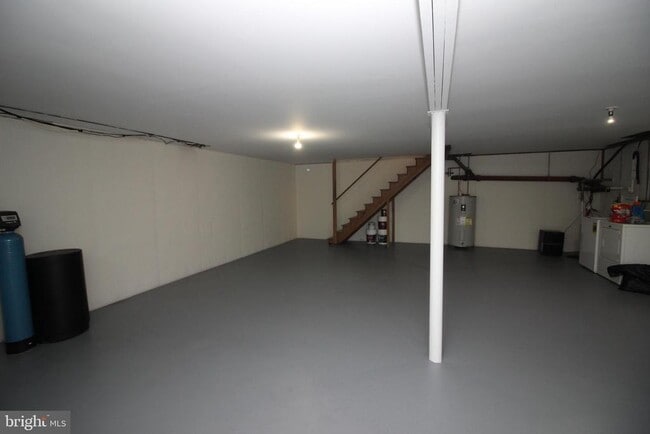 Building Photo - 336 Cowpath Rd