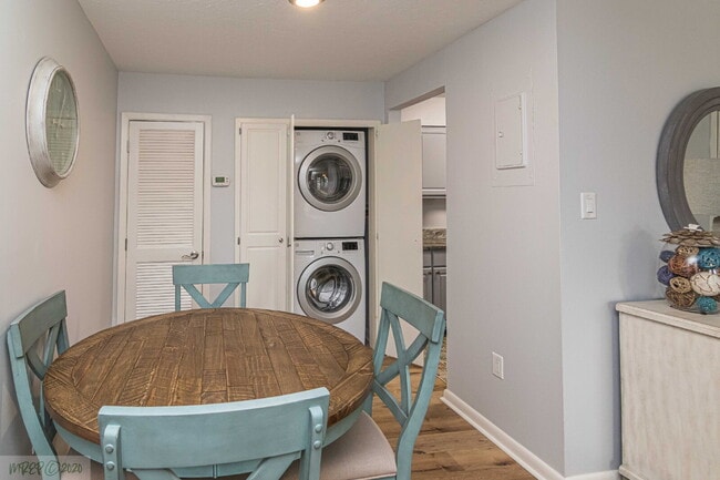 Building Photo - SHORT-TERM LEASE OPTIONS / FULLY FURNISHED APARTMENT/ ALL UTILITIES INCLUDED! WONDERFUL WAYNE MEM...