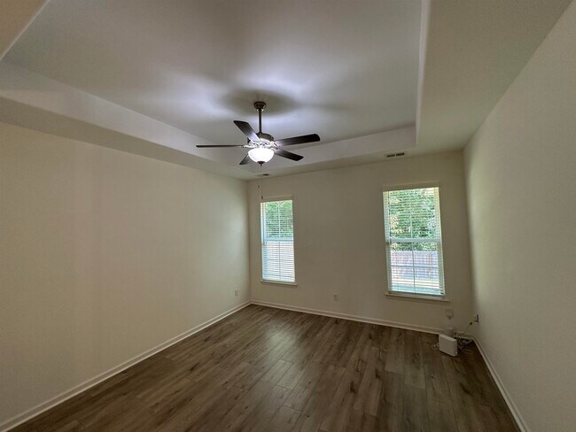 Building Photo - 4998 Farmland Way