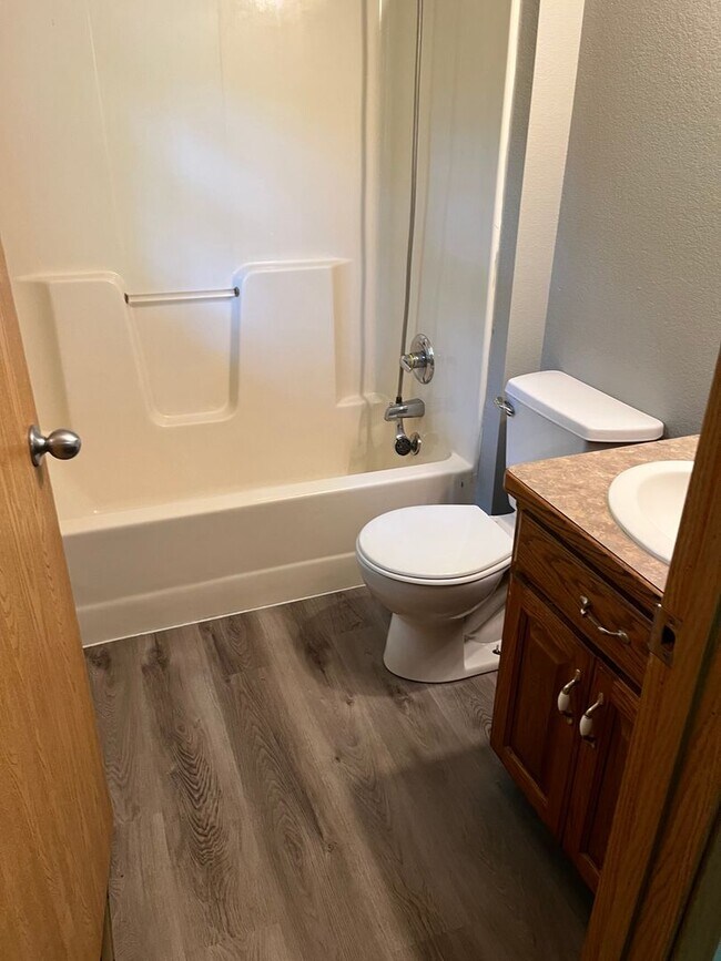 Building Photo - COMING SOON!! Nice 2BR/2BA near MSSU campus DOWNSTAIRS UNIT!!