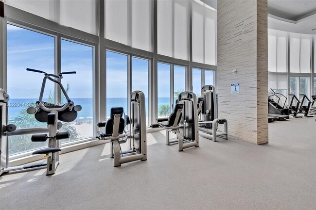 Building Photo - 15811 Collins Ave