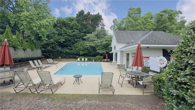 Building Photo - 2503 Regency Lake Dr