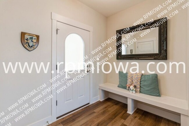 Building Photo - 5901 NE Sherman Dr