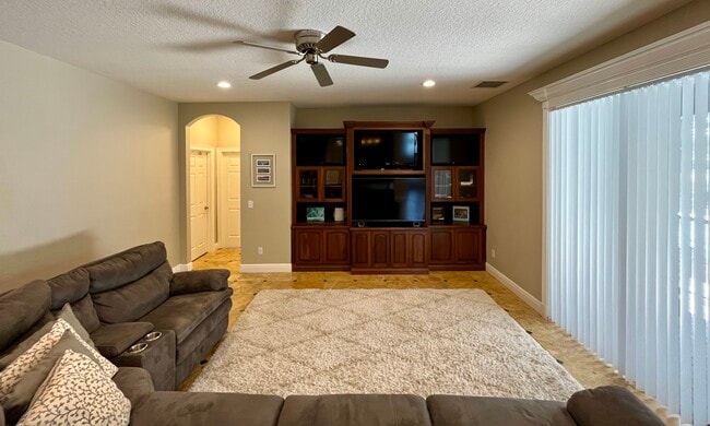 Building Photo - 10544 Oakview Pointe Terrace
