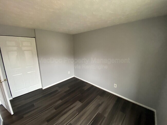 Building Photo - 300 Cross Ridge Ct
