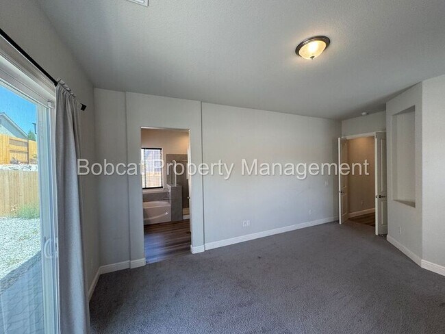 Building Photo - 925 Cranfield Ct
