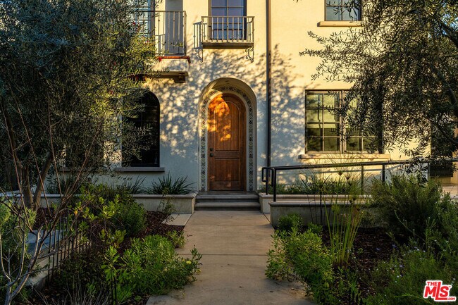 Building Photo - 388 S Los Robles Ave