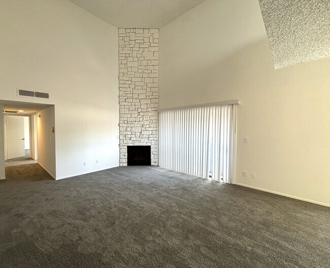 Building Photo - 10926 Huston St