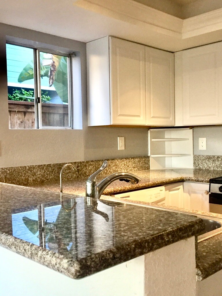 Building Photo - 1355 Waterbury Ct