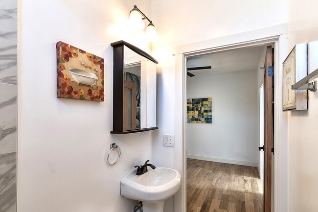 Building Photo - 2418 Fairmount St