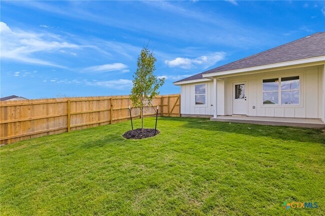 Building Photo - 905 Smoke Tree Ln