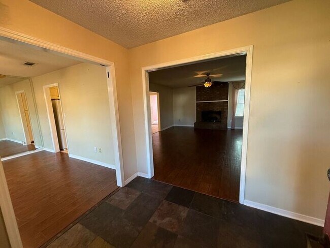 Building Photo - Pensacola - South Gulf Manor - 3 bedroom, ...