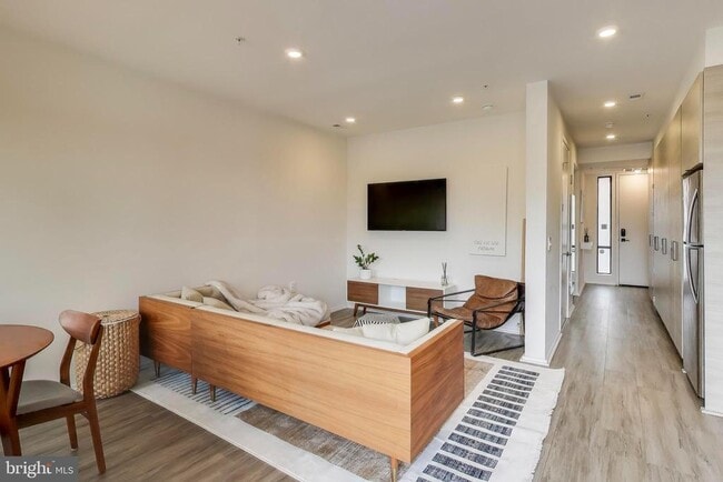 Building Photo - 1550 11th St NW