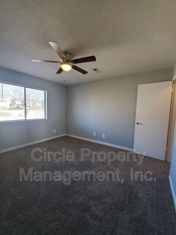 Building Photo - 2021 Highridge Dr SW