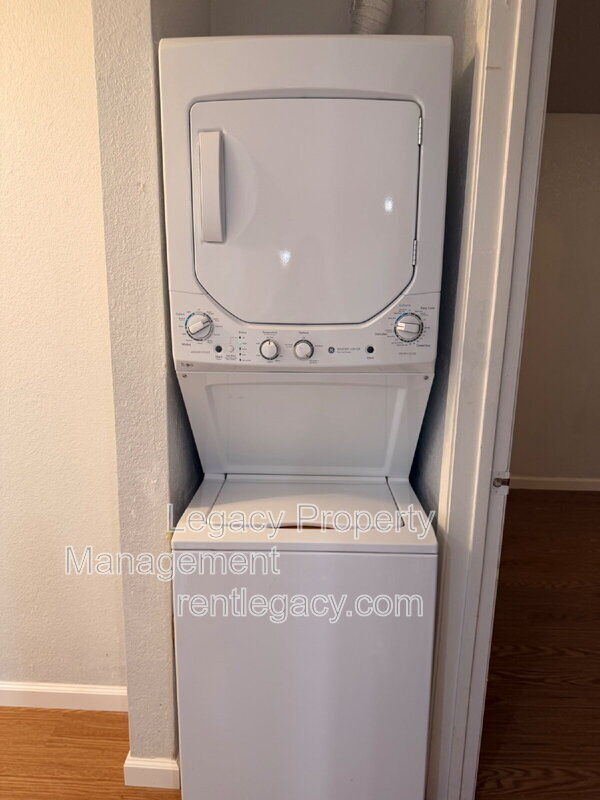 Building Photo - 7 Lancaster Cir