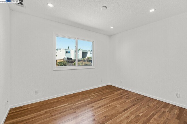 Building Photo - 38848 Bell St