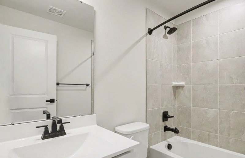 Building Photo - 6118 Northwest Dr