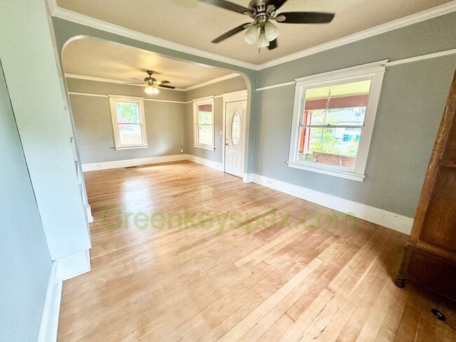 Building Photo - 2-Bedroom House with Fully Fenced Backyard...