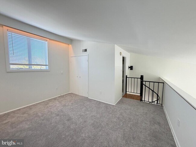 Building Photo - 5485 Harpers Farm Rd