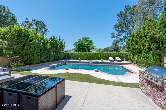 Building Photo - 5557 Adelina Ct