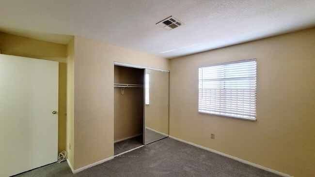 Building Photo - 1204 Observation Dr