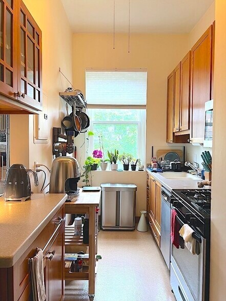 Building Photo - 371 Harvard St