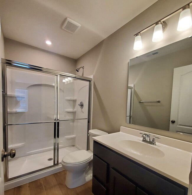 Building Photo - 2 Bedroom with 2 Bath Condo