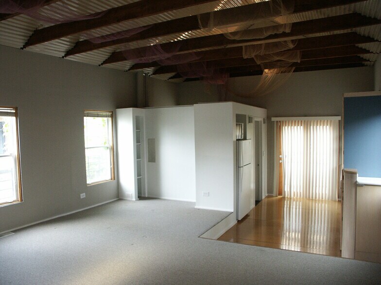 View towards bathroom - 2622 N Burling St