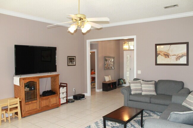Building Photo - 63 Norwich Cir