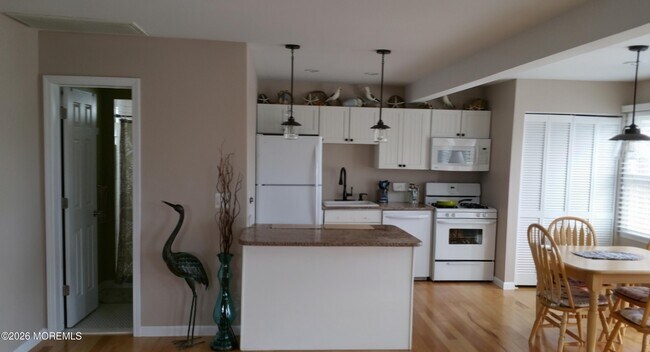 Building Photo - 41 Albert Dr