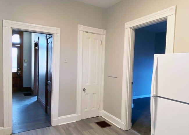 Building Photo - 114 W Nixon St