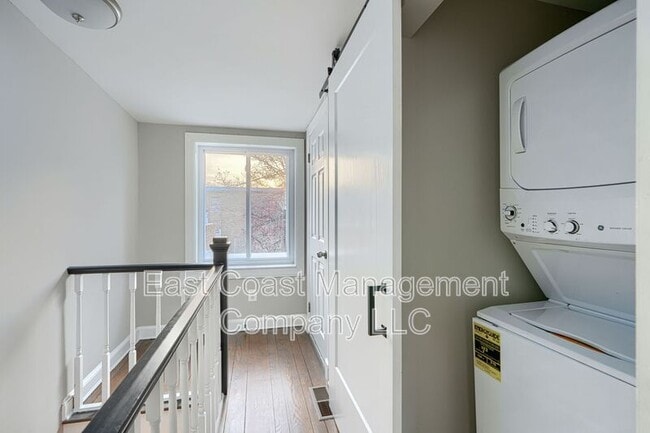 Building Photo - 724 S Hanover St