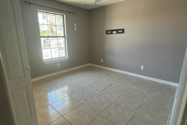 Building Photo - 514 Buckeye Dr