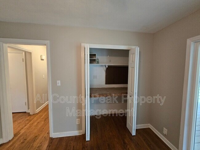 Building Photo - 3934 Kensington Dr