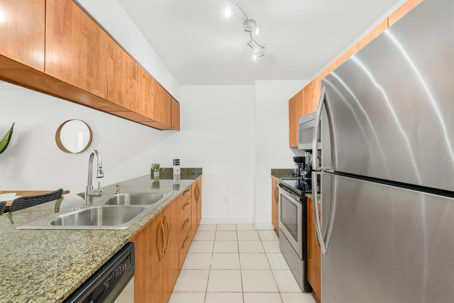 Building Photo - 1 SE 12th St