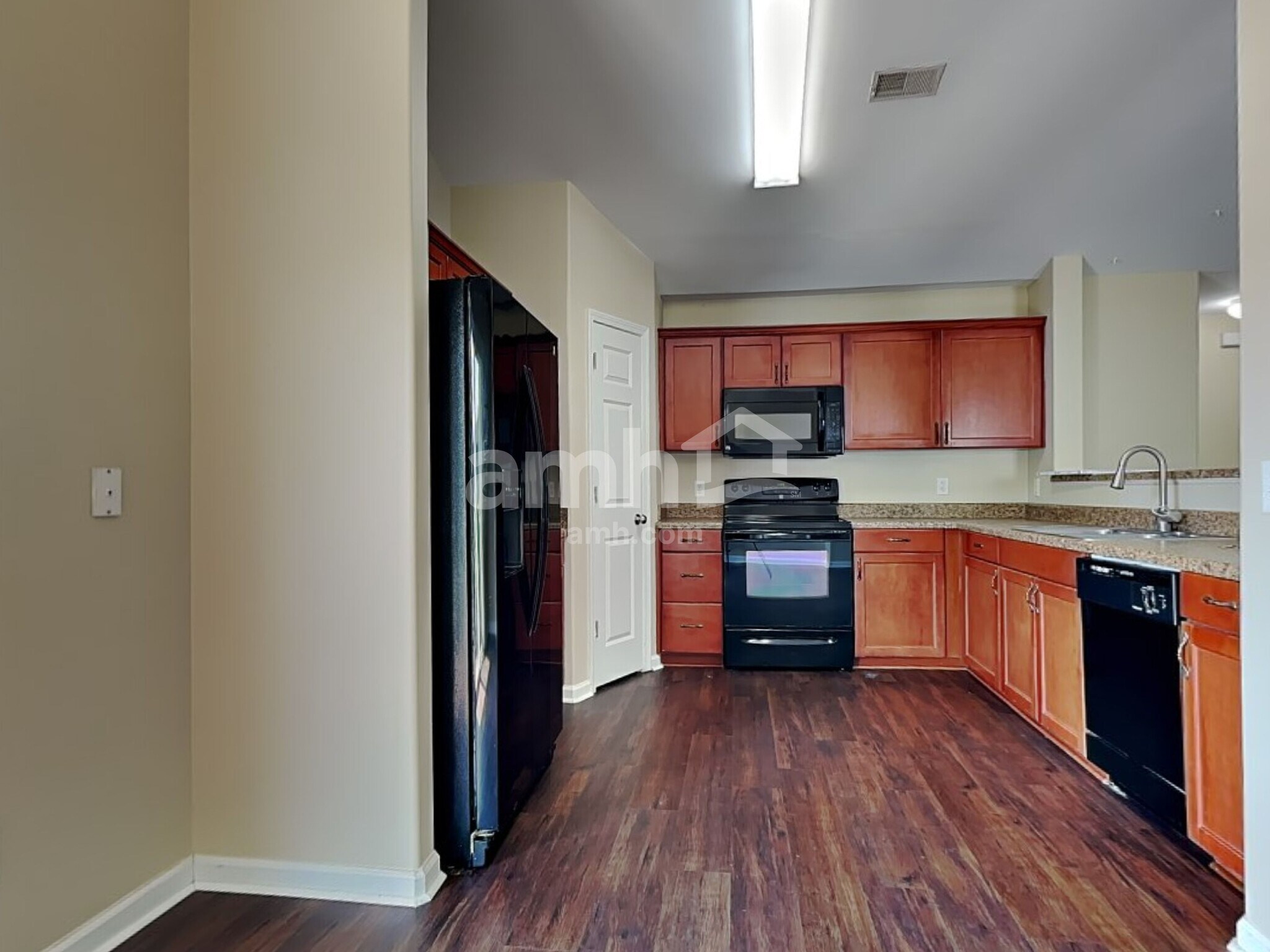 Building Photo - 117 Lakepointe Dr