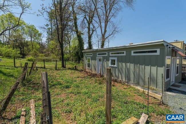 Building Photo - 1403 Burgess Ln