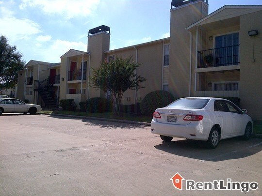 Building Photo - 8630 Easton Commons Dr