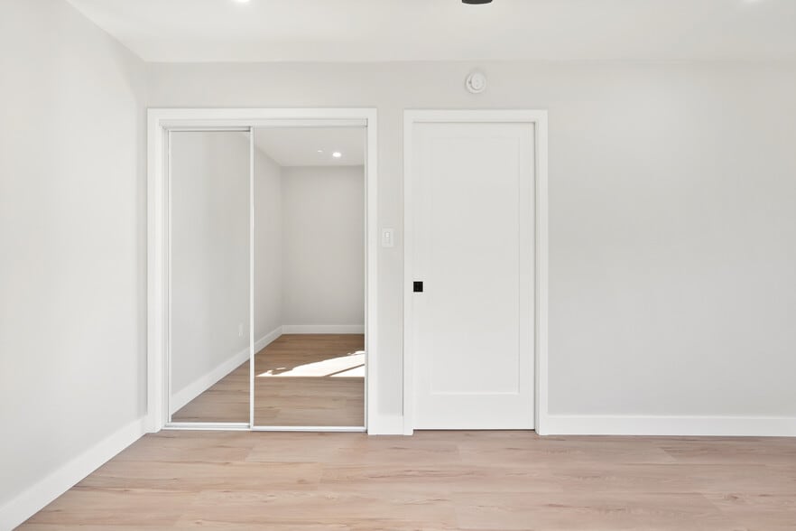 Building Photo - 2051 E Harding St