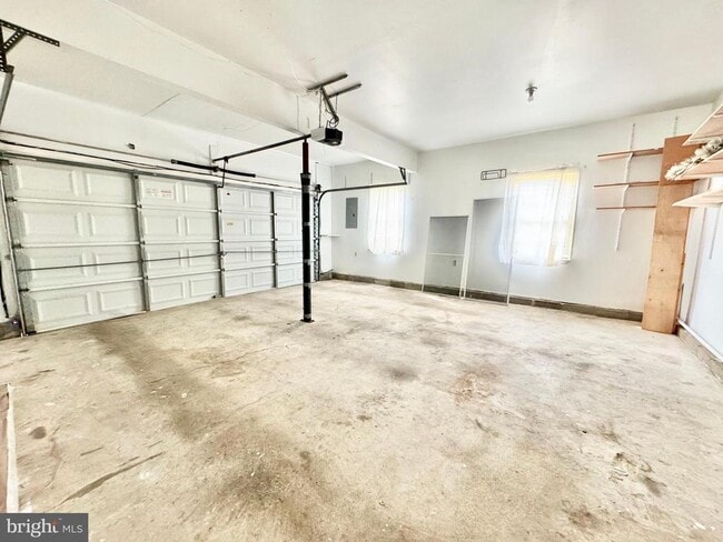 Building Photo - 501 Falcon Dr