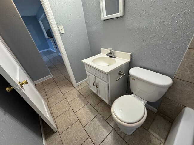 Building Photo - 2238-2240 Barnor Dr